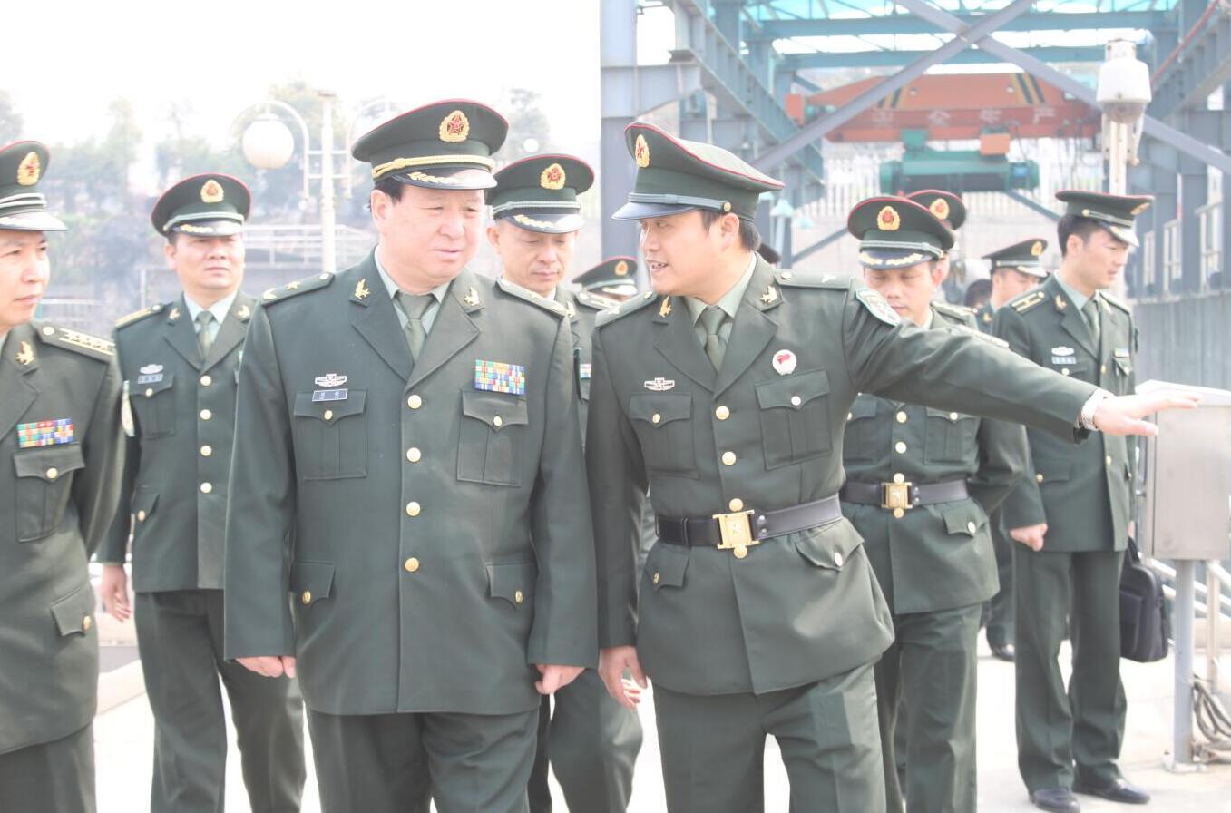 2011年3月，時(shí)任省軍區(qū)政治部原主任劉新將軍蒞臨公司視察.jpg