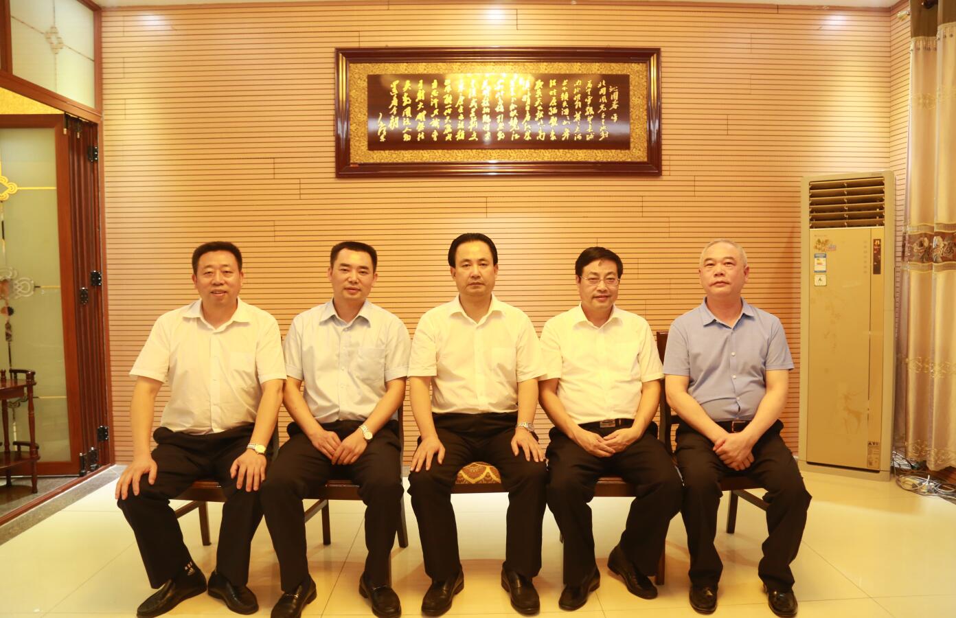 2016年9月，時(shí)任市委常務(wù)副市長(zhǎng)楊親鵬等領(lǐng)導(dǎo)蒞臨公司指導(dǎo).JPG