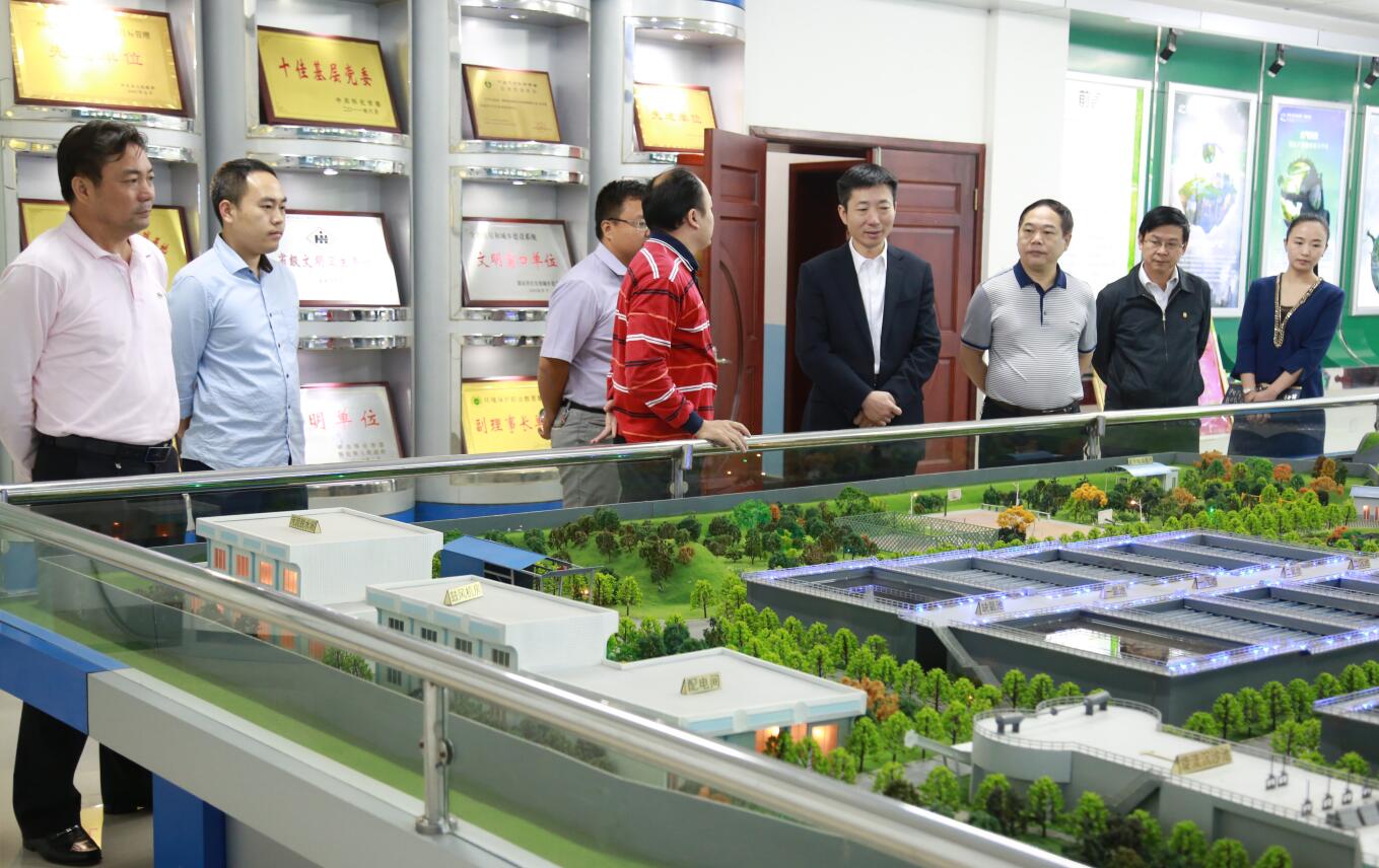 2015年10月，副市長(zhǎng)胡長(zhǎng)春一行蒞臨公司調(diào)研.JPG