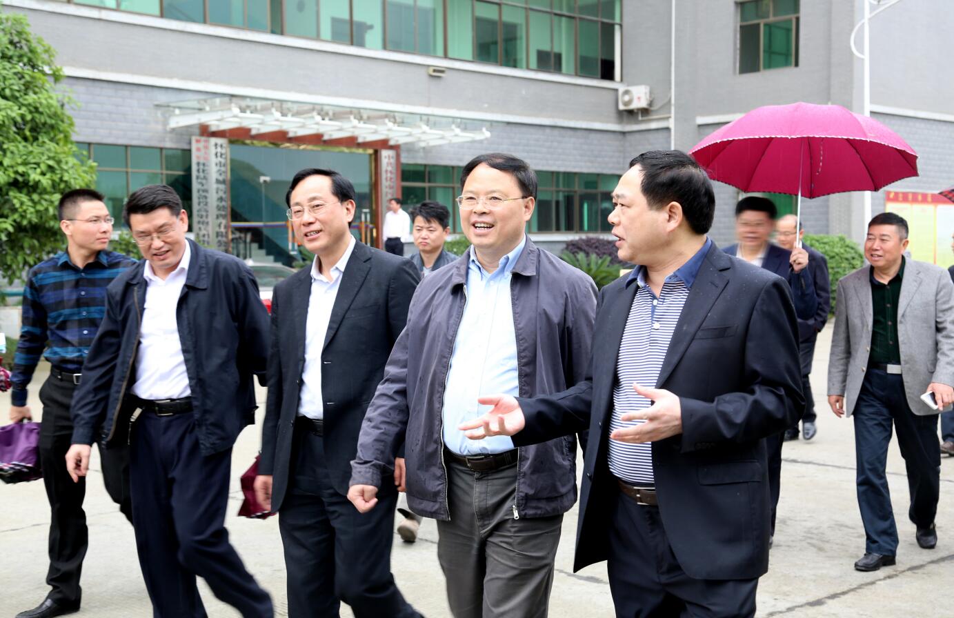 2015年4月，省委常委副省長(zhǎng)張劍飛蒞臨公司視察.JPG