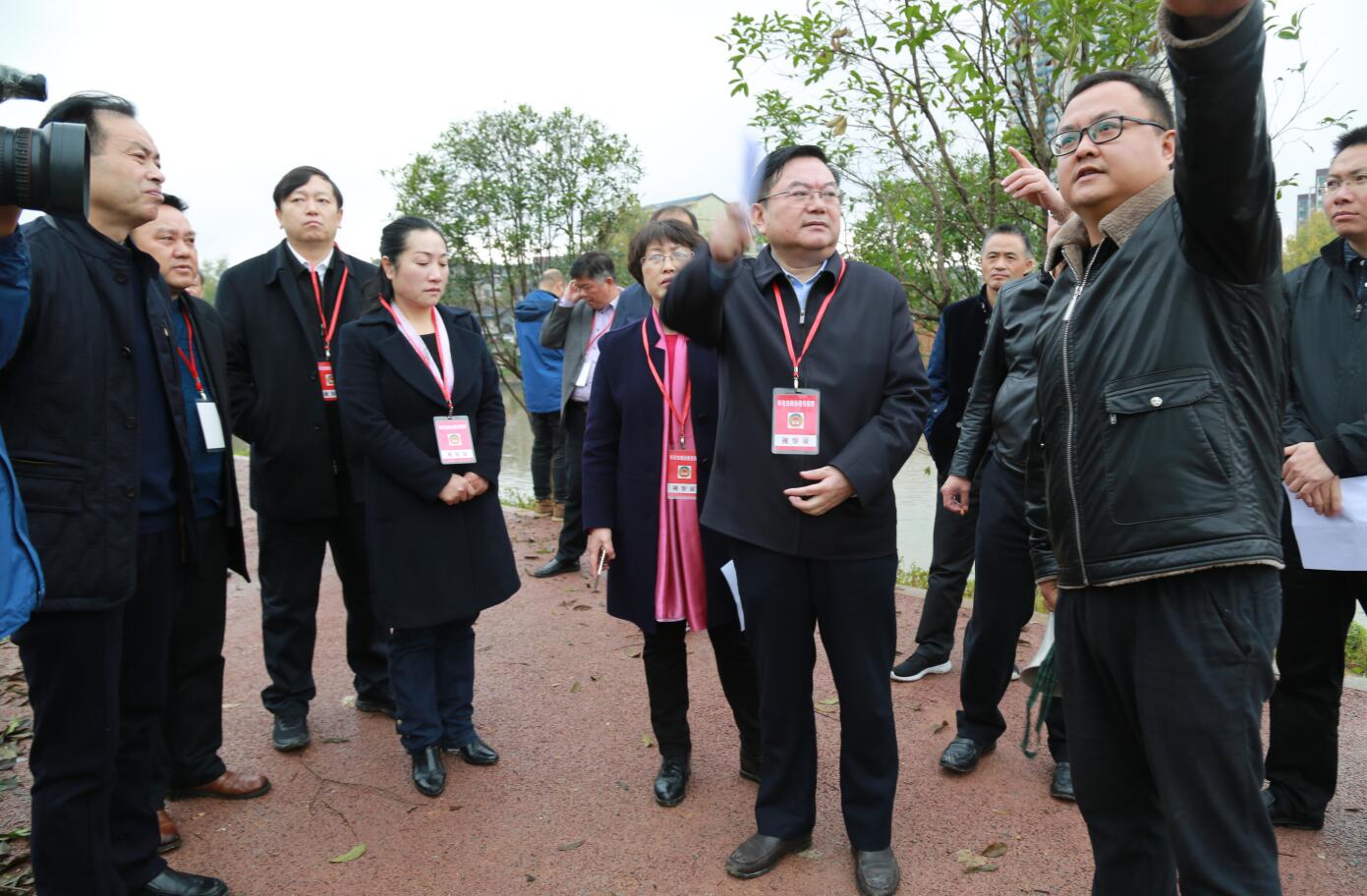 2018年11月，市政協(xié)主席李軍察看污水處理管網(wǎng).JPG